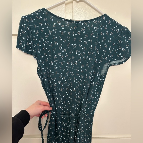 BRANDY MELVILLE GREEN FLORAL WRAP DRESS - Picture 6 of 11